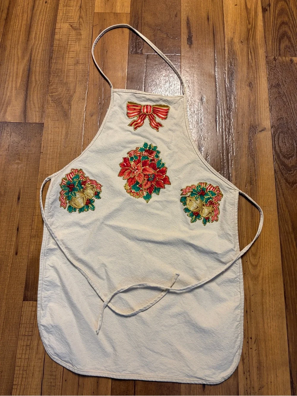 Vintage Christmas Apron With Metallic Edged Holiday Appliqués Bells & Ribbon EUC